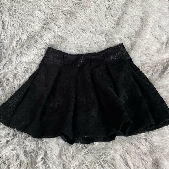 DKNYC Black Shiny Pleated Mini Skirt - Picture 1 of 6